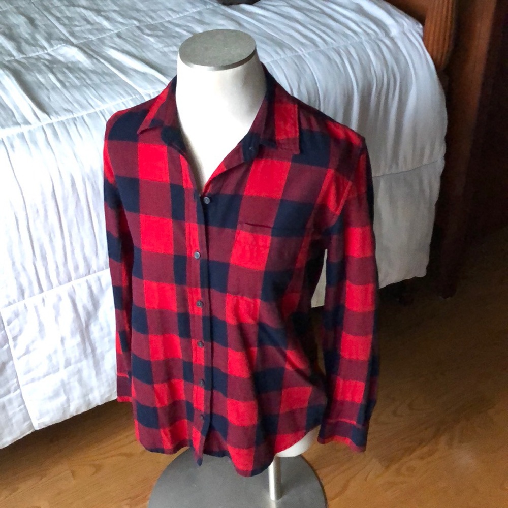 ♦️SOLD Gap Women’s Boyfriend 1 Pocket Plaid Shirt